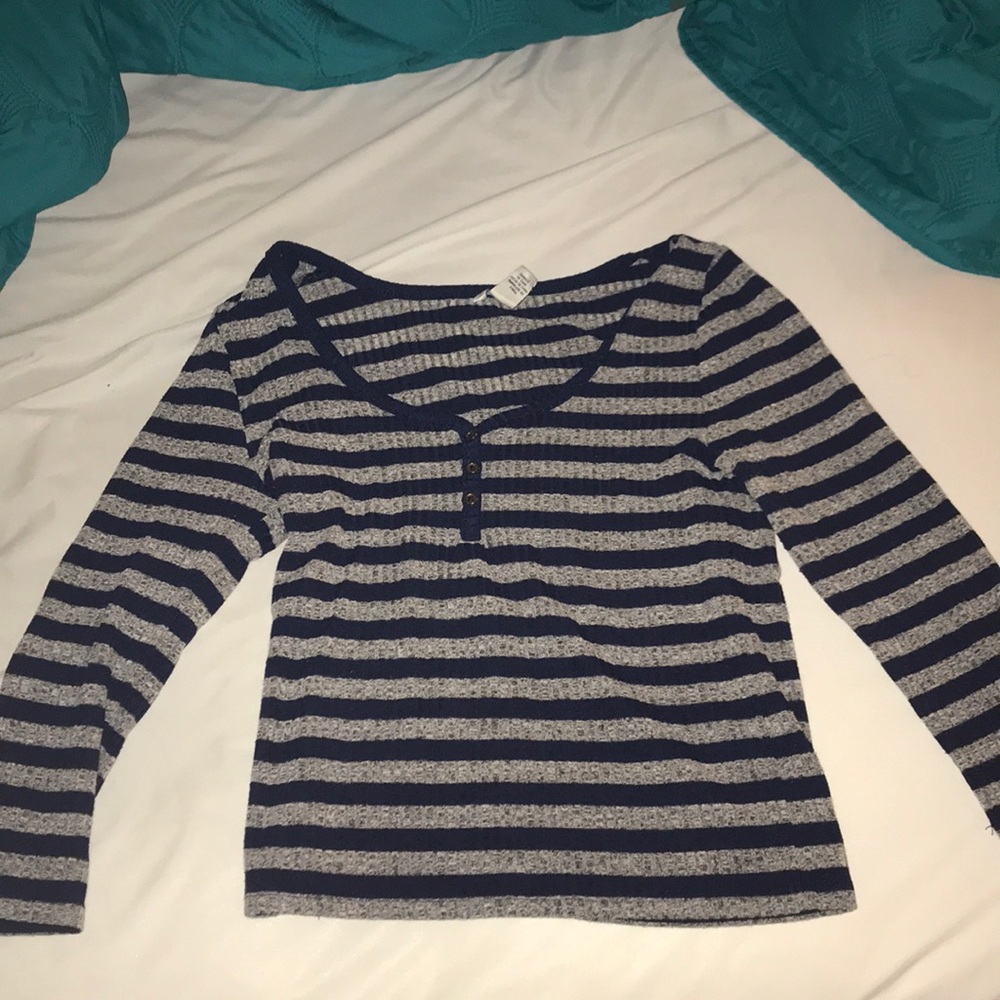striped blue/grey top